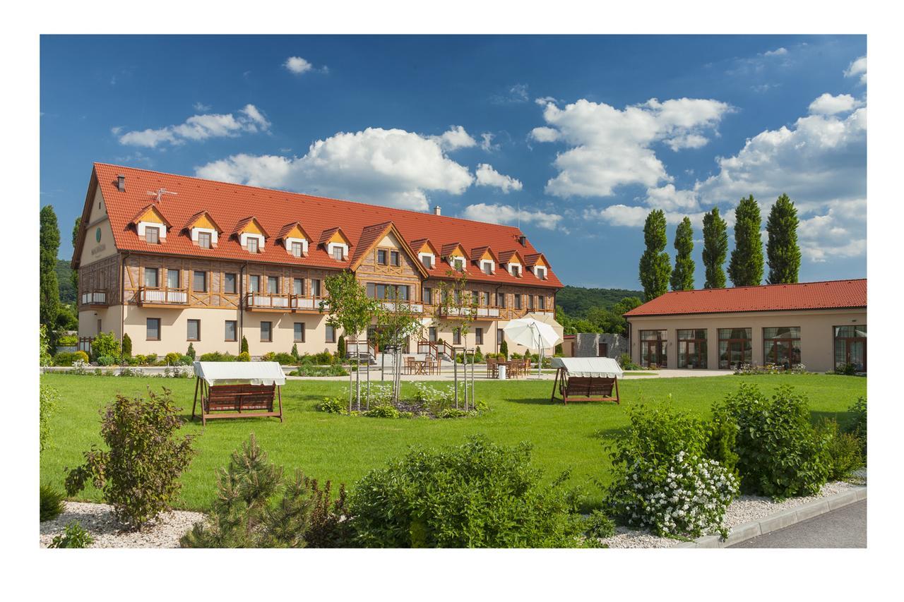 Hotel Malvazia Prievaly Exterior foto